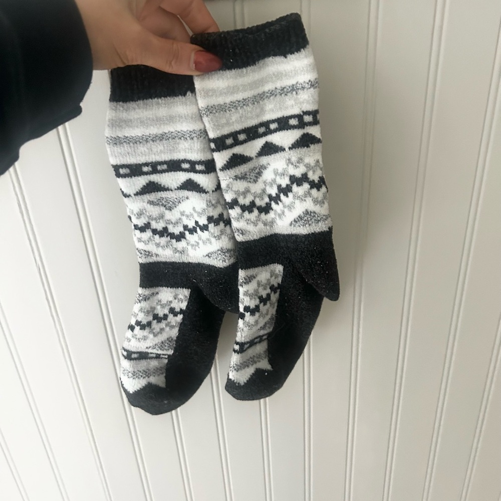 Fireside Women's Black & White Cozy Heavyweight Nordic Socks